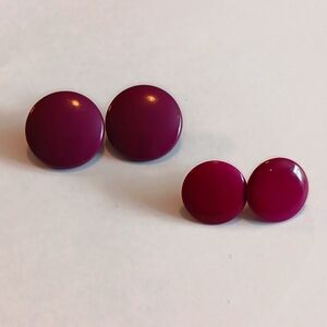 Set of 2 vintage metal earrings Round. Post style mauve and purple chunky retro